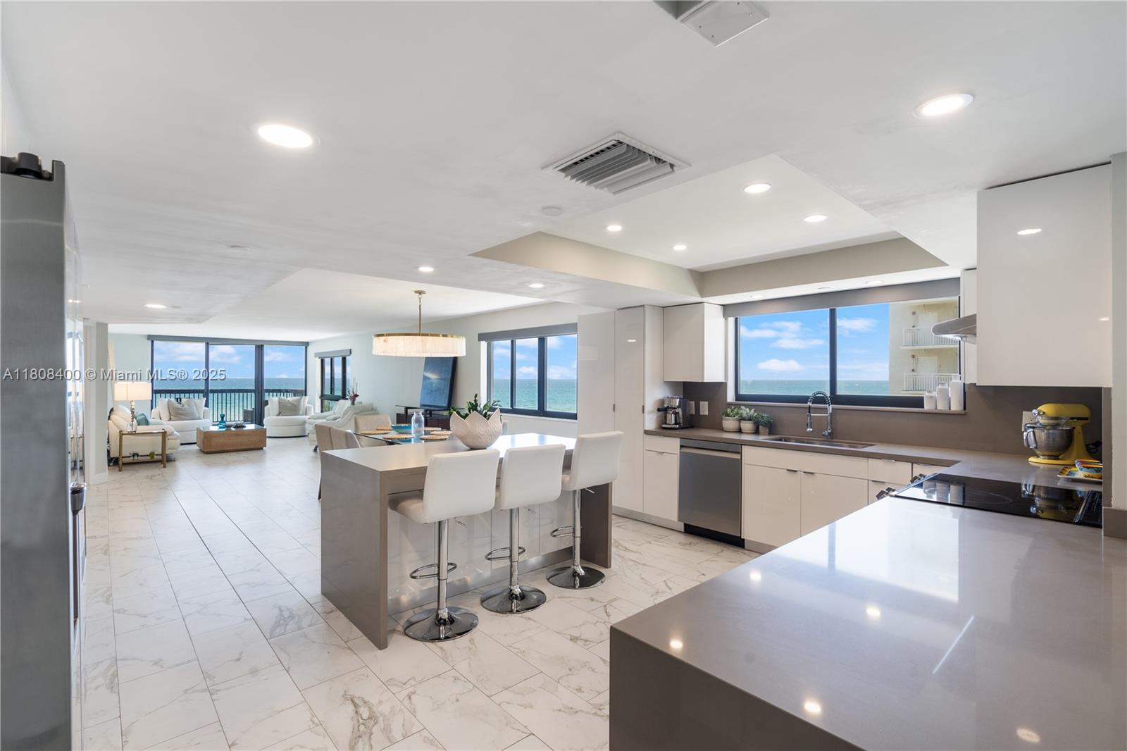 812 N Ocean Blvd 405