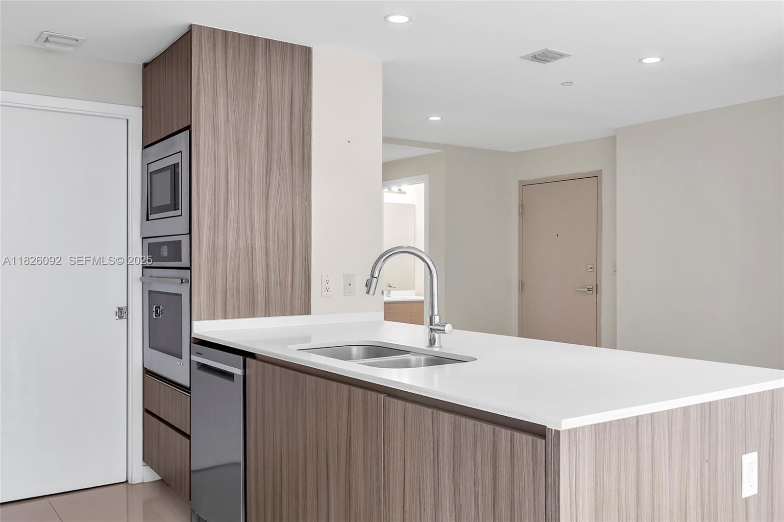 BAY HOUSE MIAMI CONDO - Residential