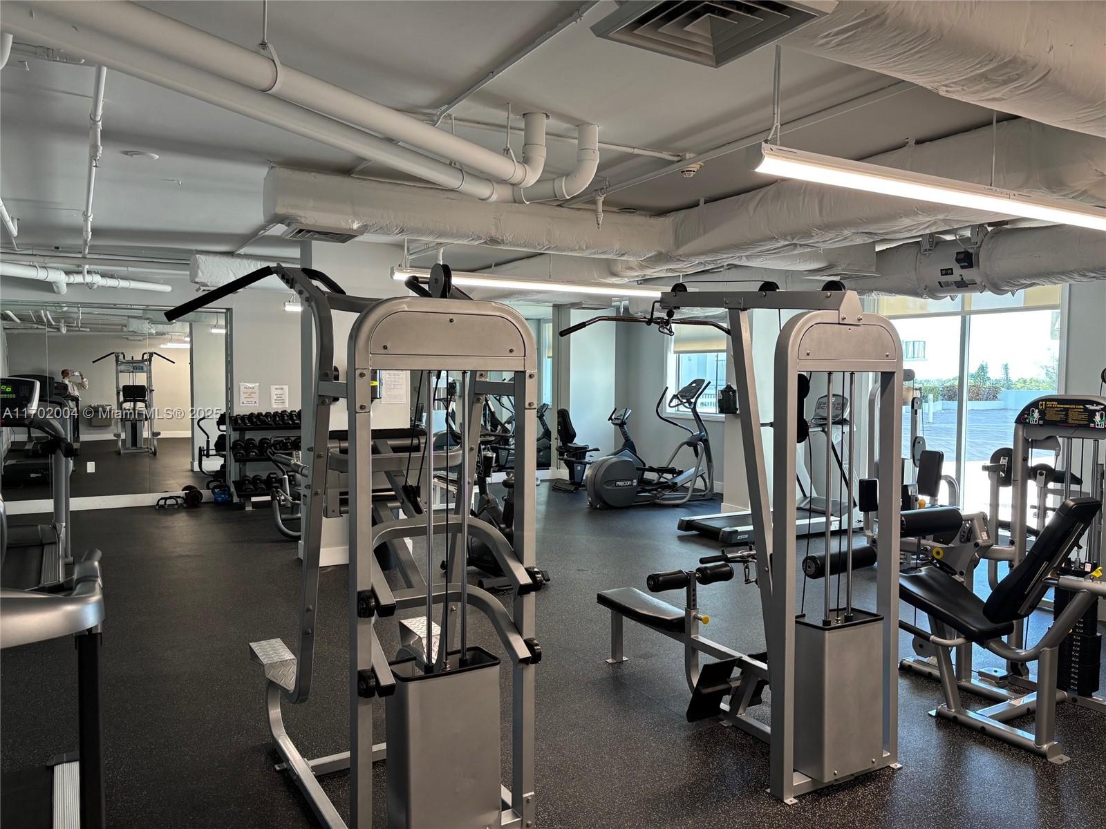 HOLLYWOOD STATION RES CON - Residential