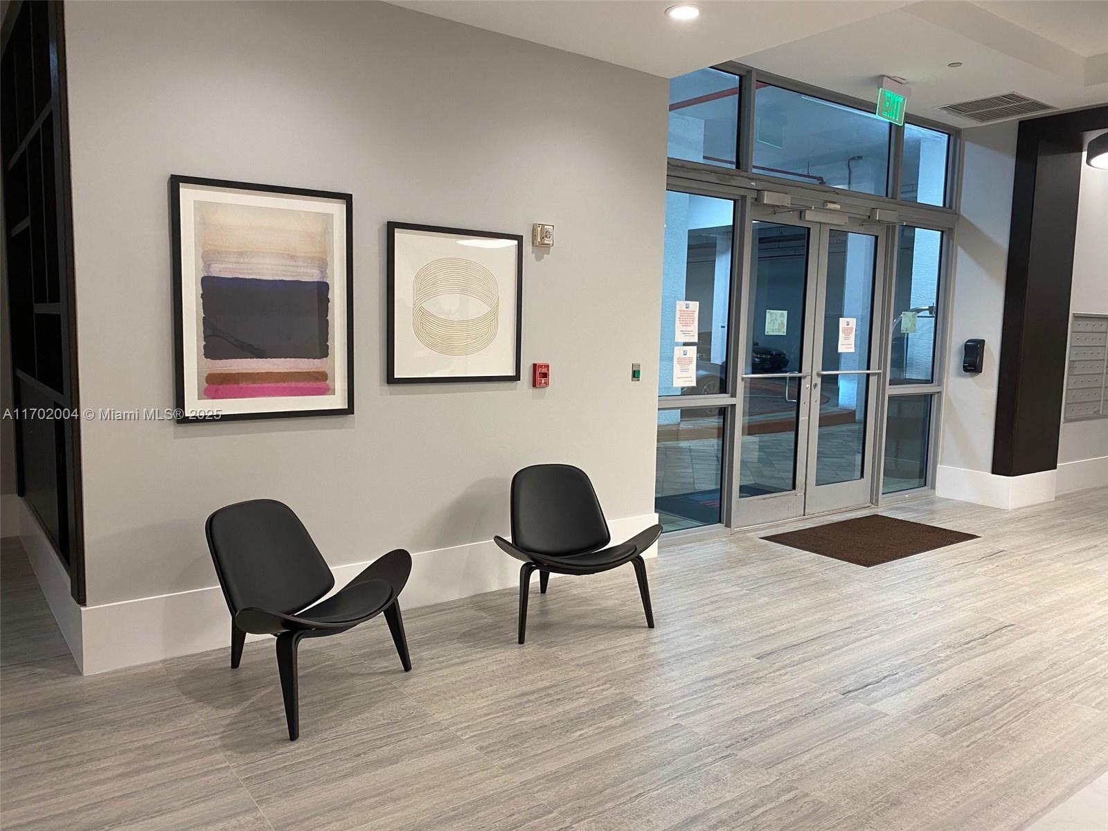 HOLLYWOOD STATION RES CON - Residential