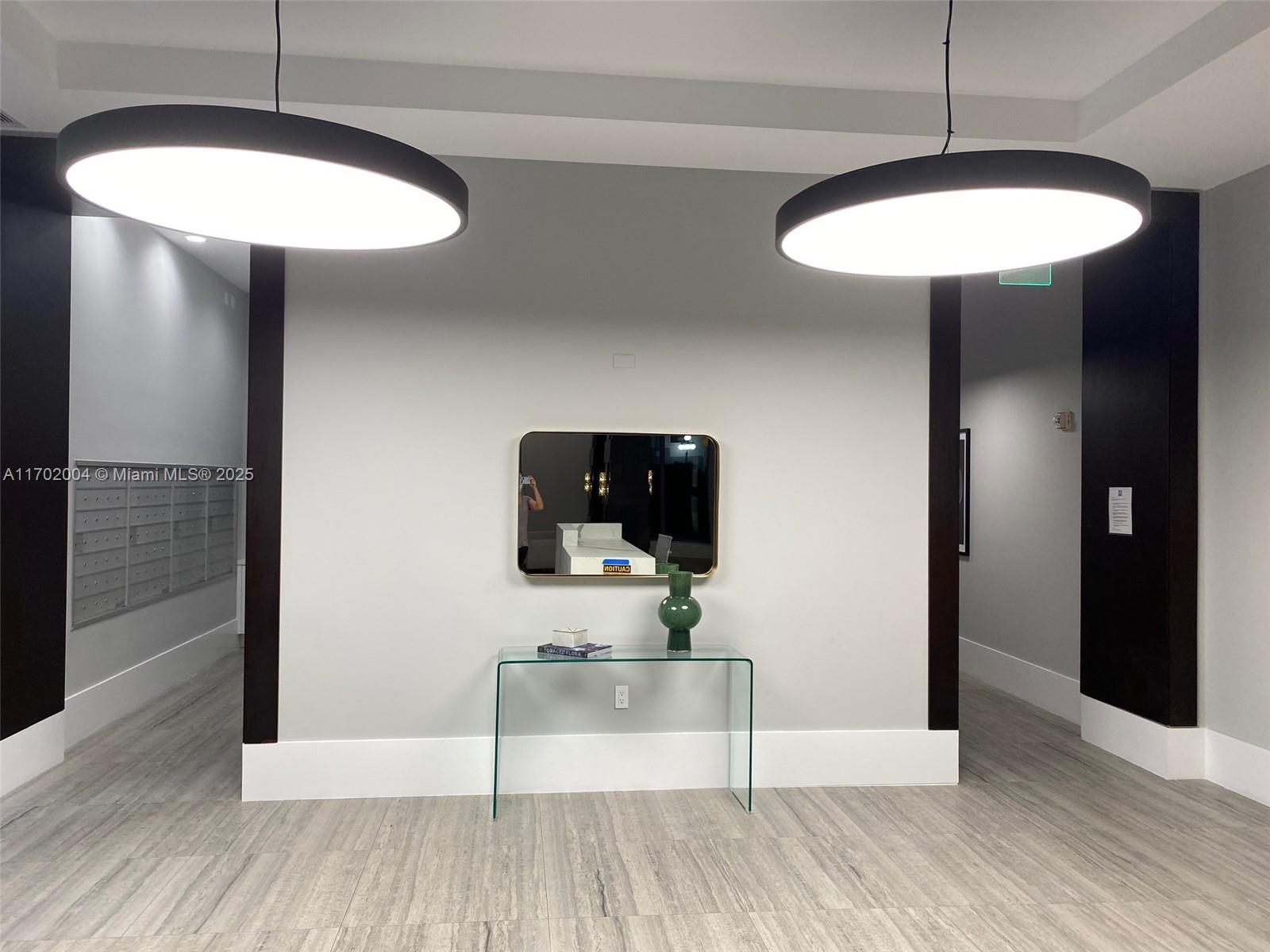 HOLLYWOOD STATION RES CON - Residential