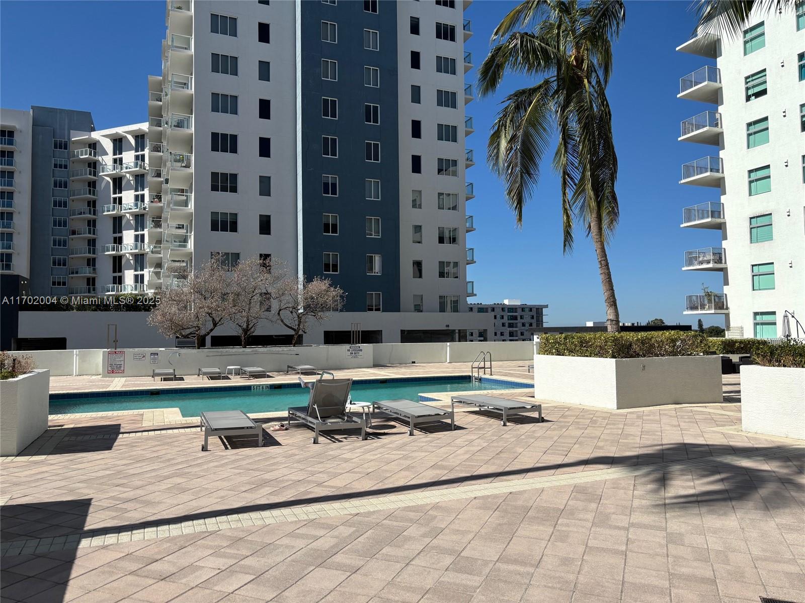 HOLLYWOOD STATION RES CON - Residential