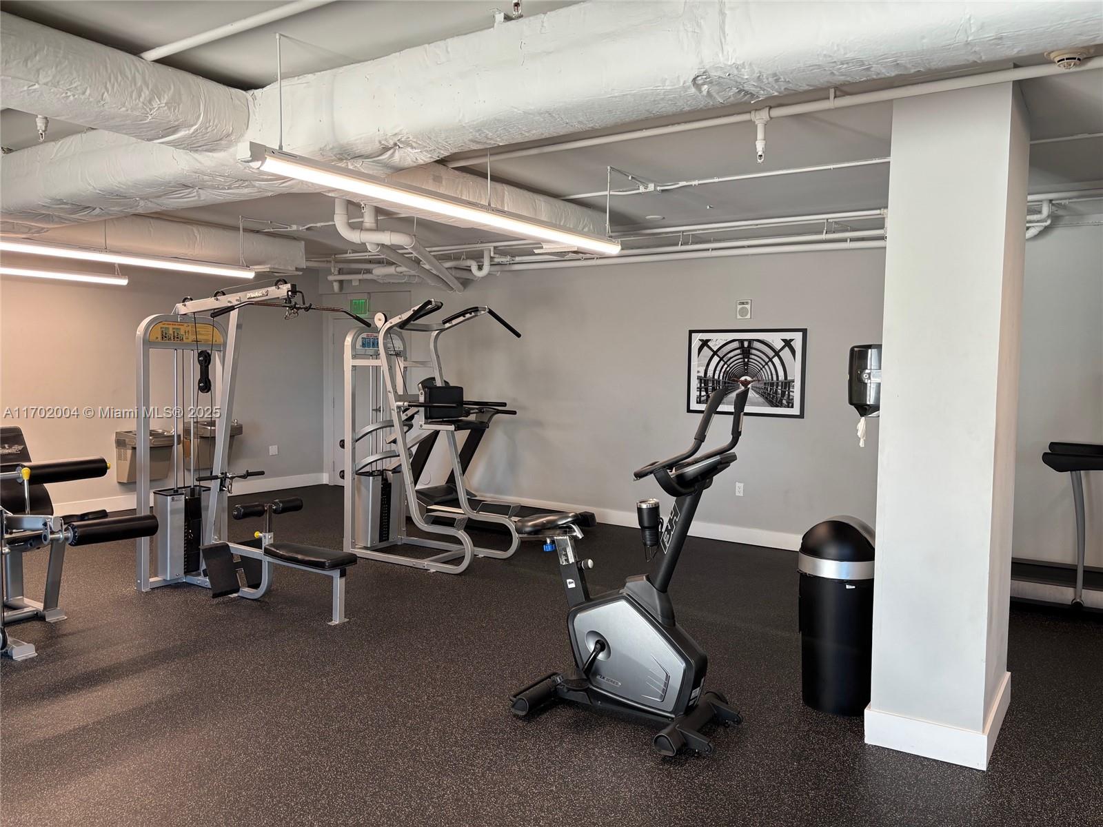 HOLLYWOOD STATION RES CON - Residential