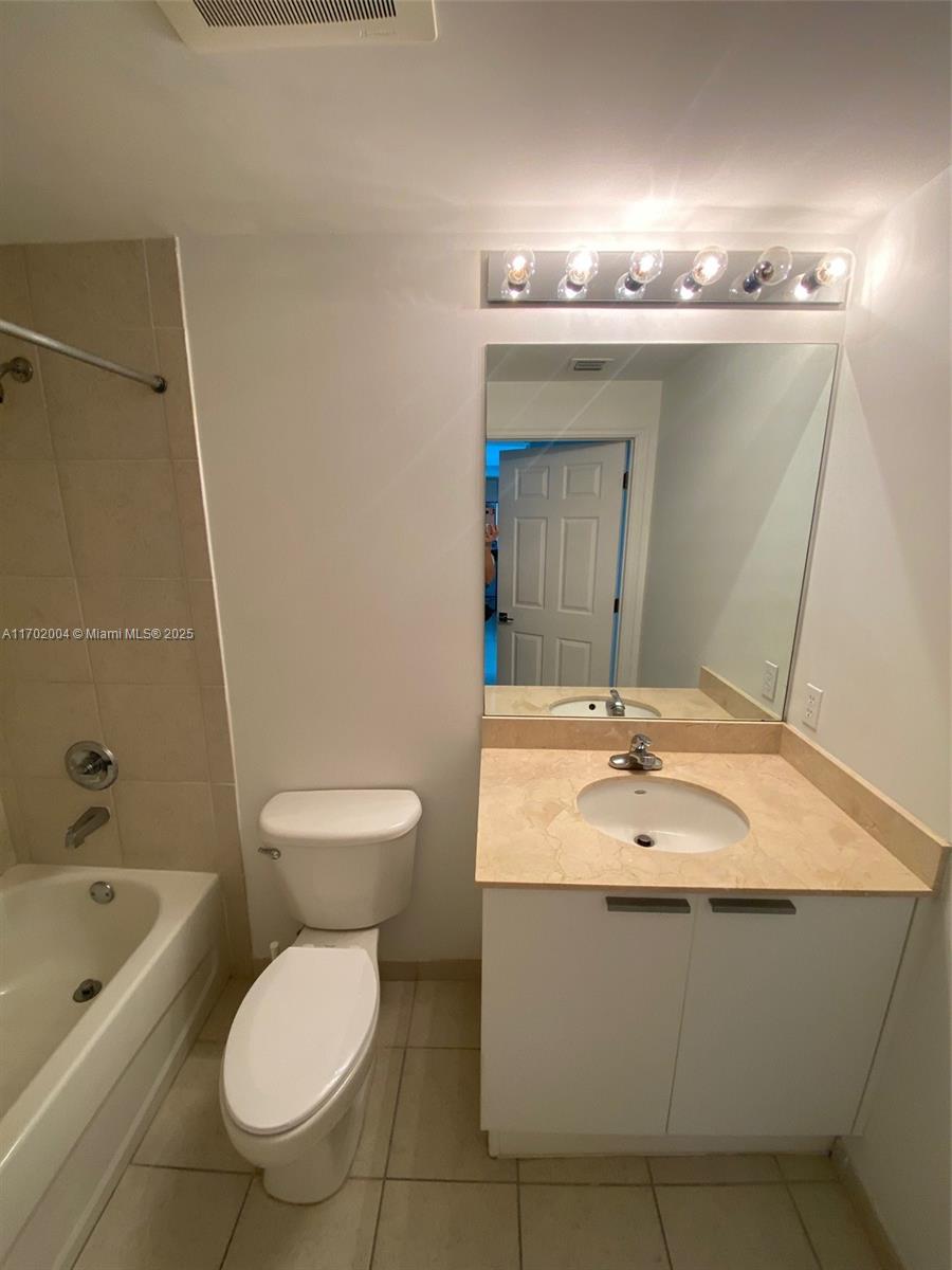 HOLLYWOOD STATION RES CON - Residential