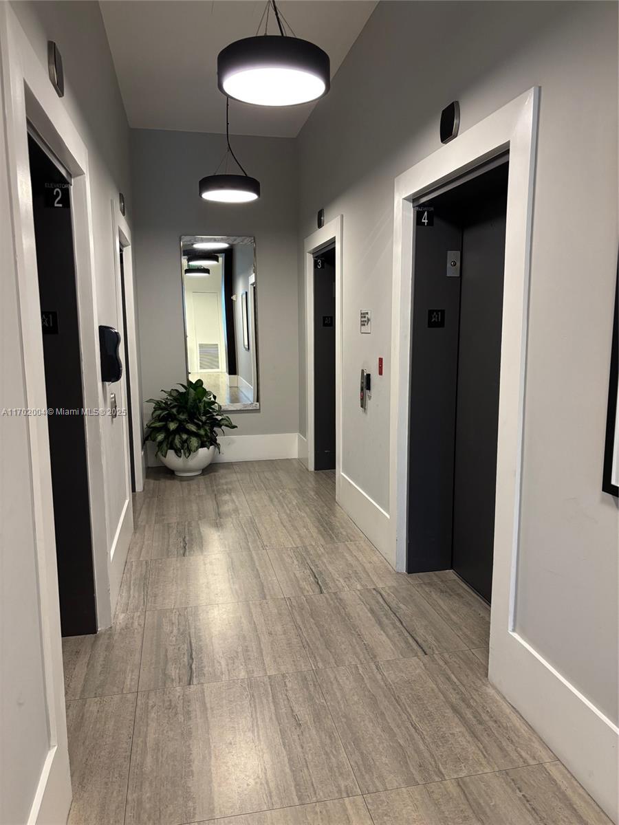 HOLLYWOOD STATION RES CON - Residential