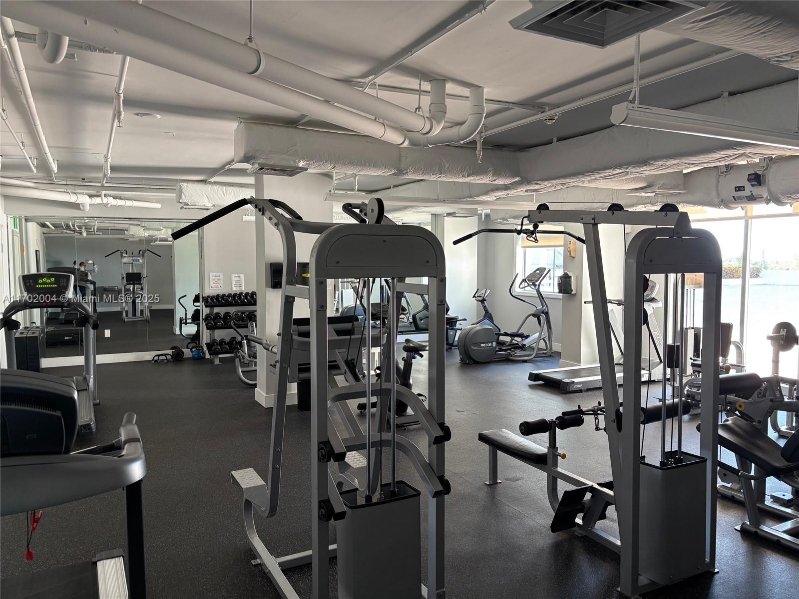HOLLYWOOD STATION RES CON - Residential