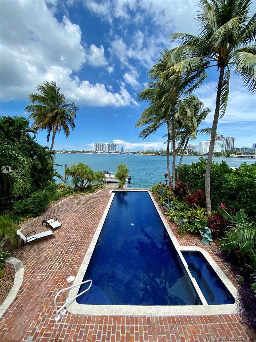 OPEN TO BACKUP OFFERS: Rare Waterfront residential property, The property has fabulous open bay views, located on Rivo Alto Drive in the best part of the Venetian Island: Close to Miami Beach, Quiet Street, Great Neighborhood. Lot size is 10,500 SF (175' by 60'). Single family dwelling with elegant pool and private dock with boat lift. 4 Bedroom/3.5 Bath with media room and library. Home was design by Russell Pancoast and offers open view from the bedrooms and first and second floor outdoor patios. Property is priced to SELL.