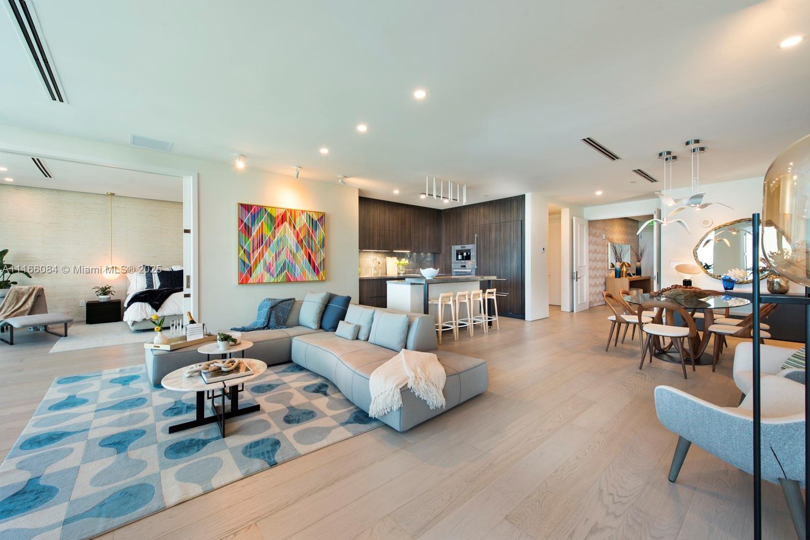 CONTINUUM ON SOUTH BEACH - Residential