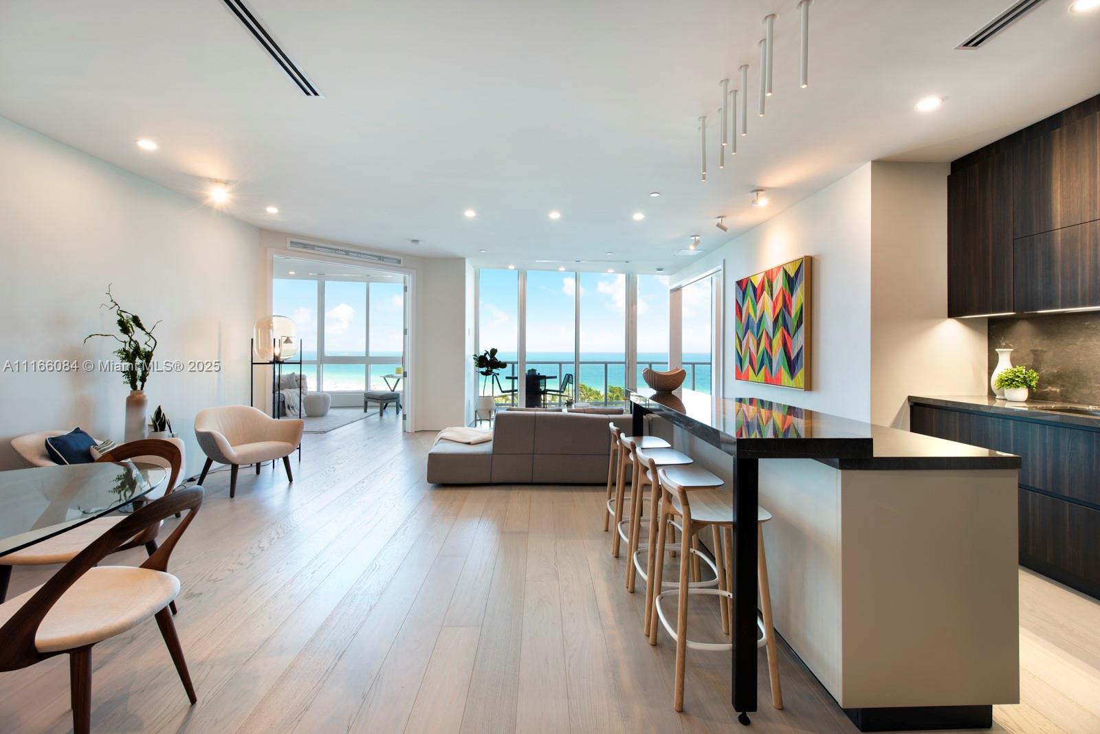 CONTINUUM ON SOUTH BEACH - Residential