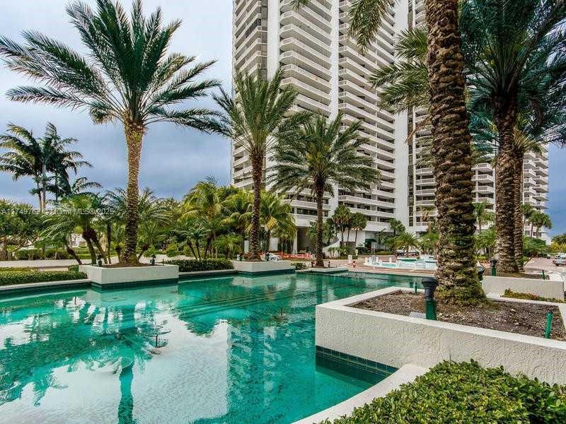 20201 E Country Club Dr 2203