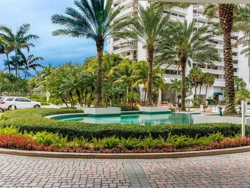 20201 E Country Club Dr 2203