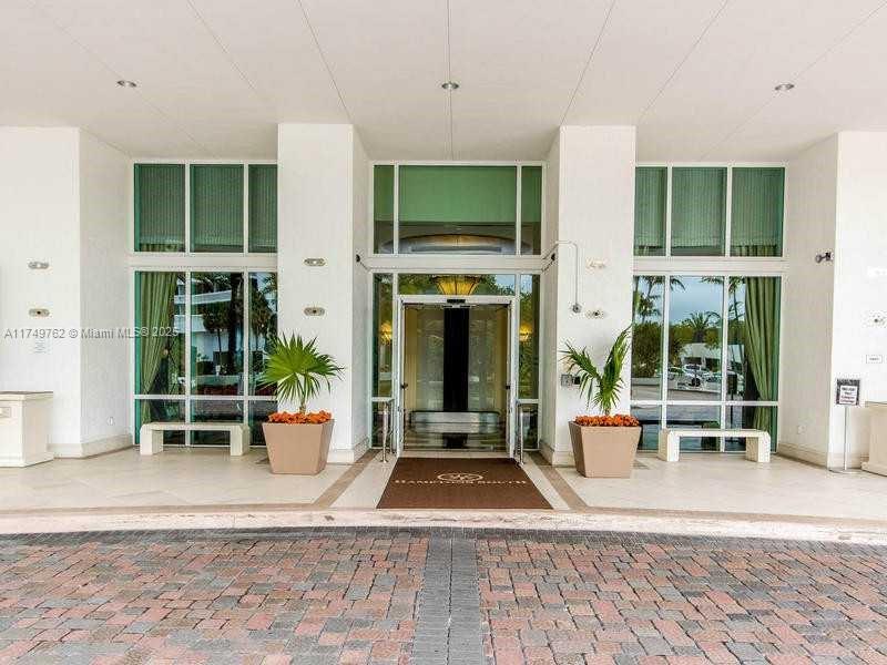 20201 E Country Club Dr 2203