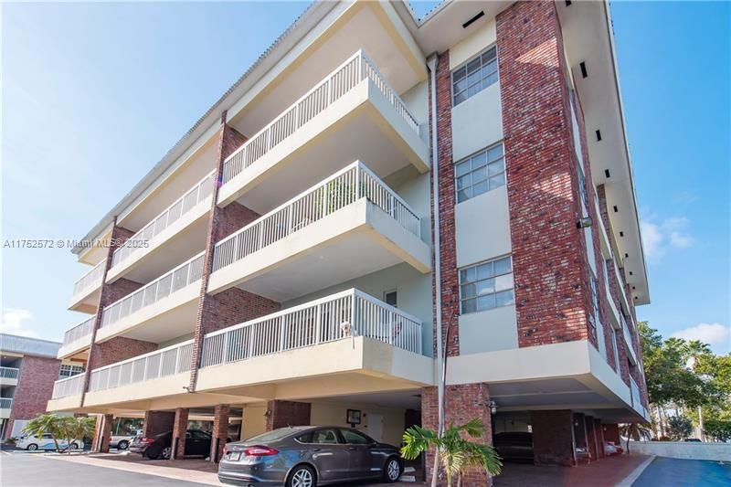 Rental Property at 2420 Se 17th Causeway 404C, Fort Lauderdale, Broward County, Florida - Bedrooms: 1 
Bathrooms: 1  - $1,945 MO.