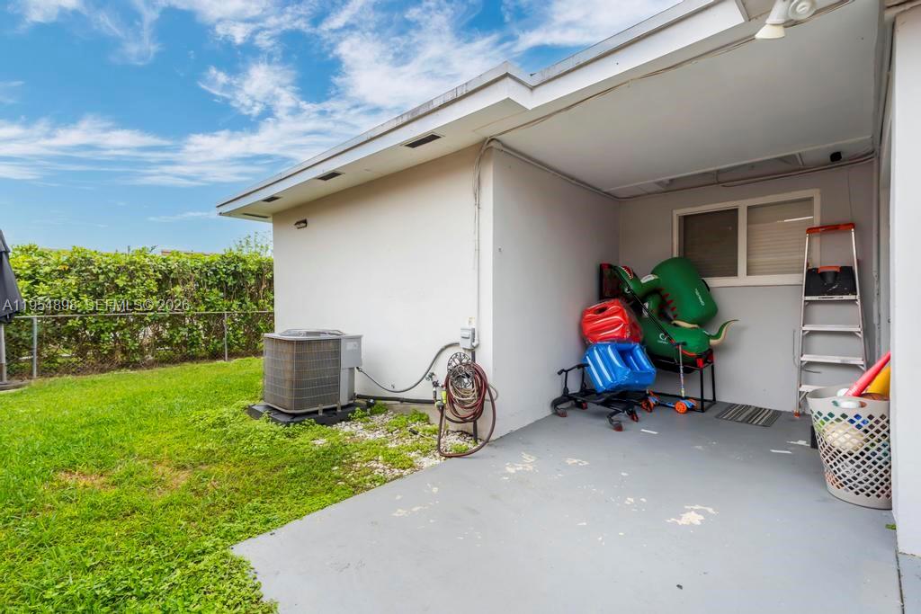 BREEZY ACRES - Residential Income