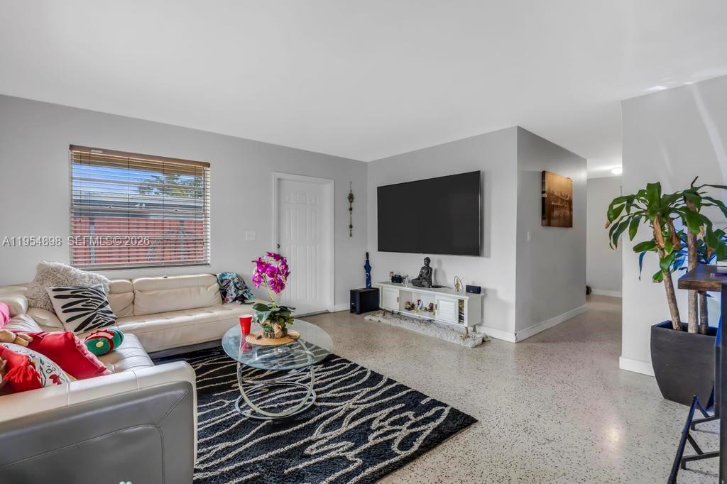 BREEZY ACRES - Residential Income