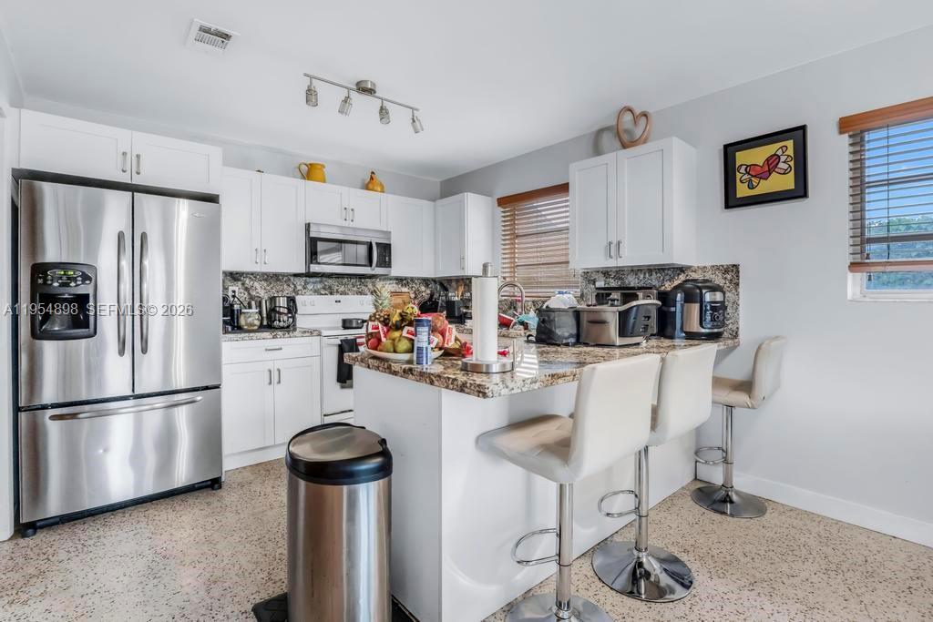 BREEZY ACRES - Residential Income