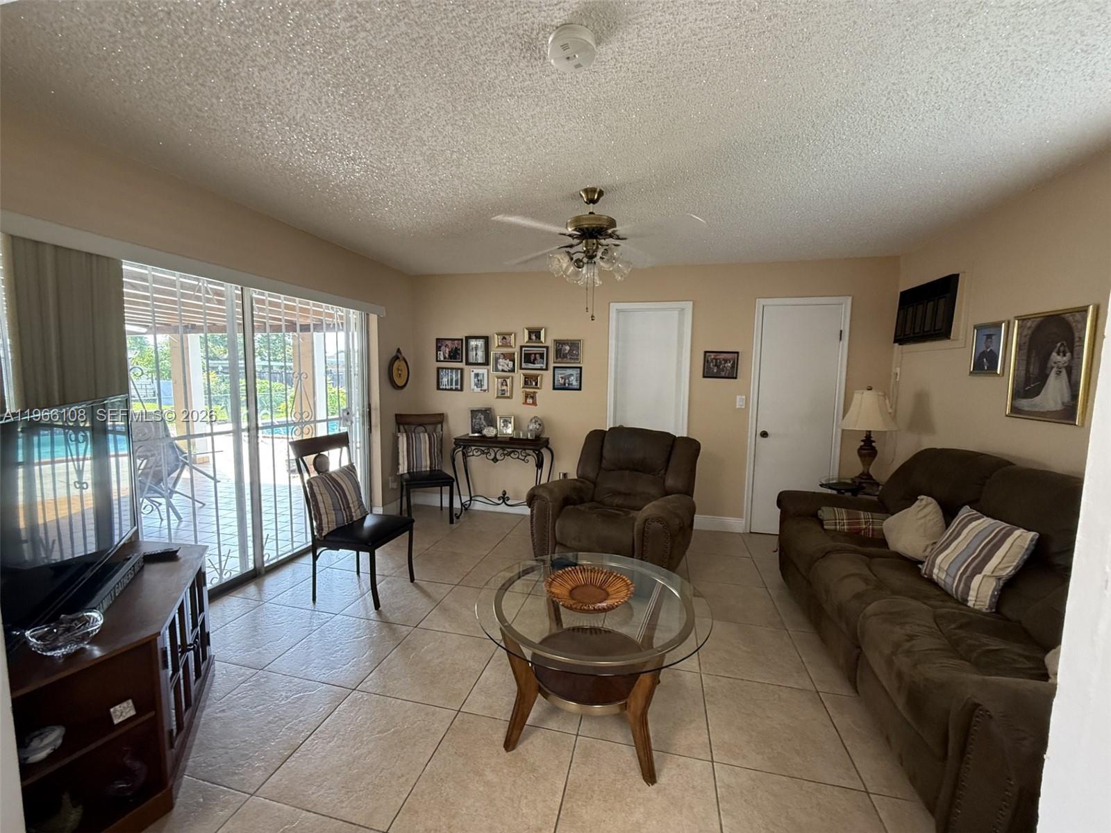 TROPICAL ESTATES - Residential