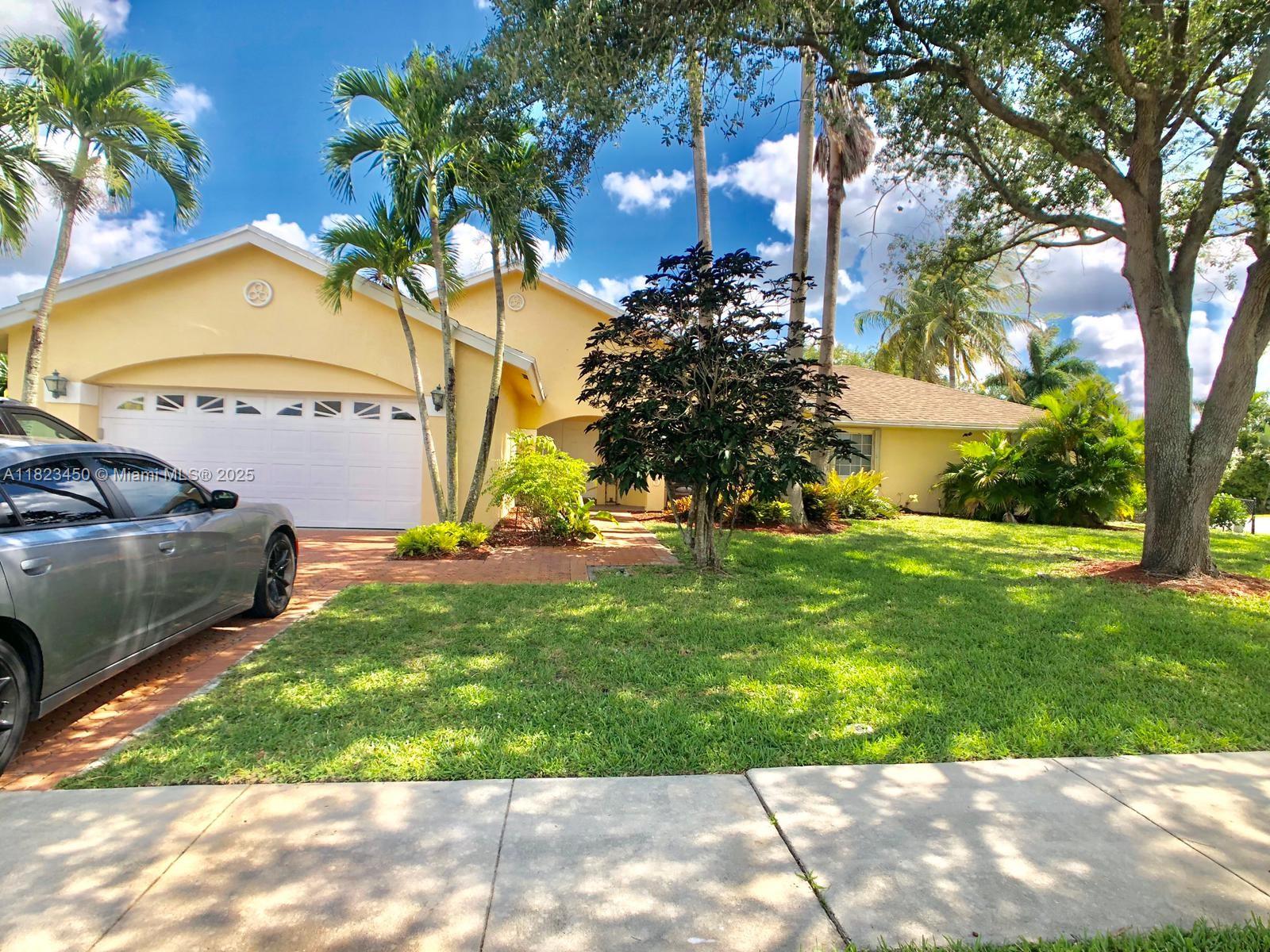 19960 Nw 4th St, Pembroke Pines, Miami-Dade County, Florida - 4 Bedrooms  
2 Bathrooms - 