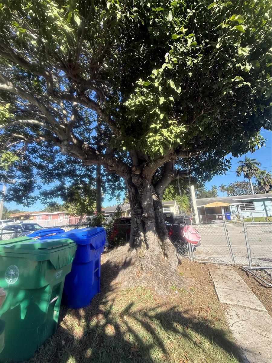 ROSEMONT PARK - Residential Income