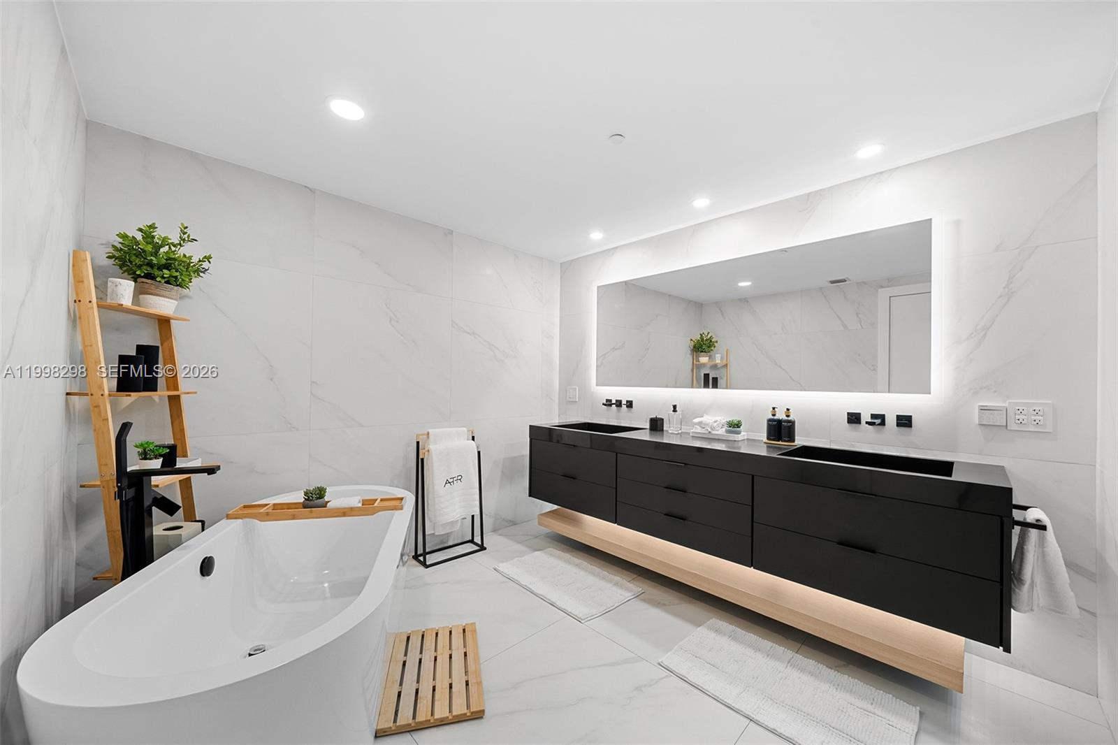 ARIA ON THE BAY CONDO - Residential