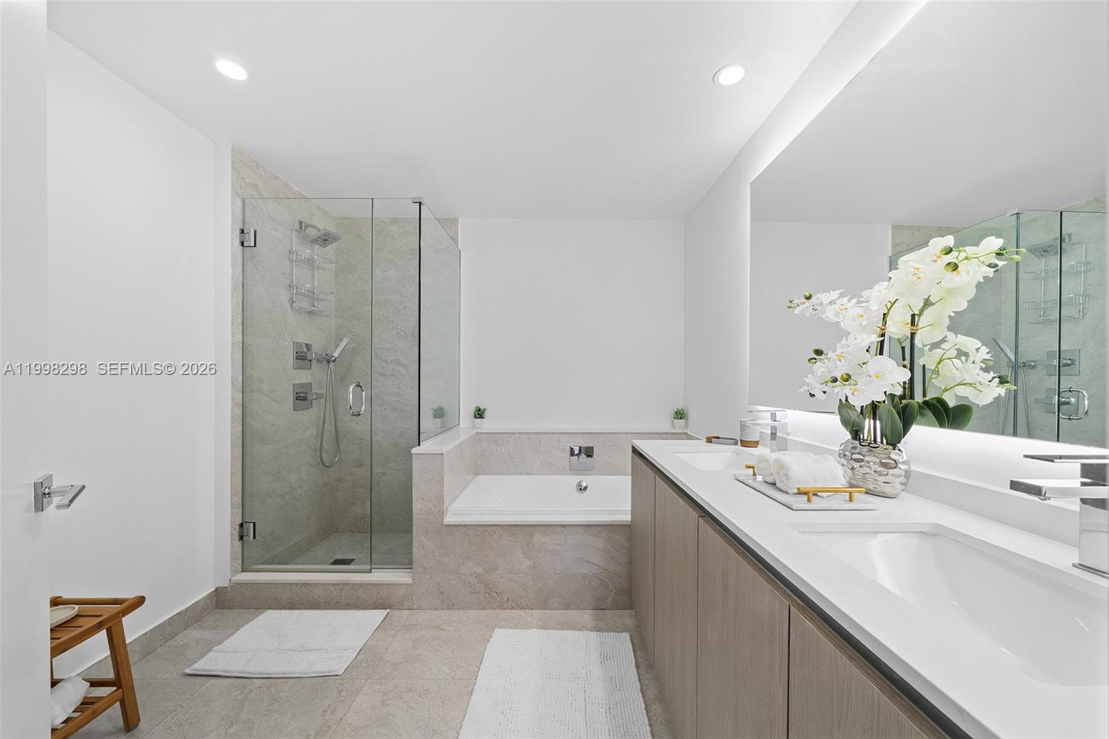 ARIA ON THE BAY CONDO - Residential