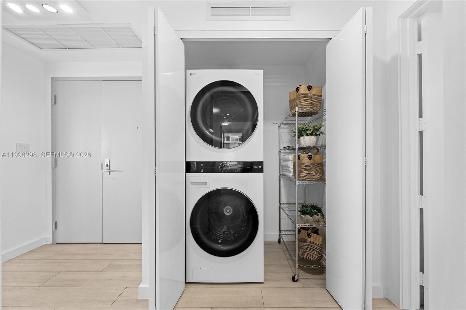 ARIA ON THE BAY CONDO - Residential