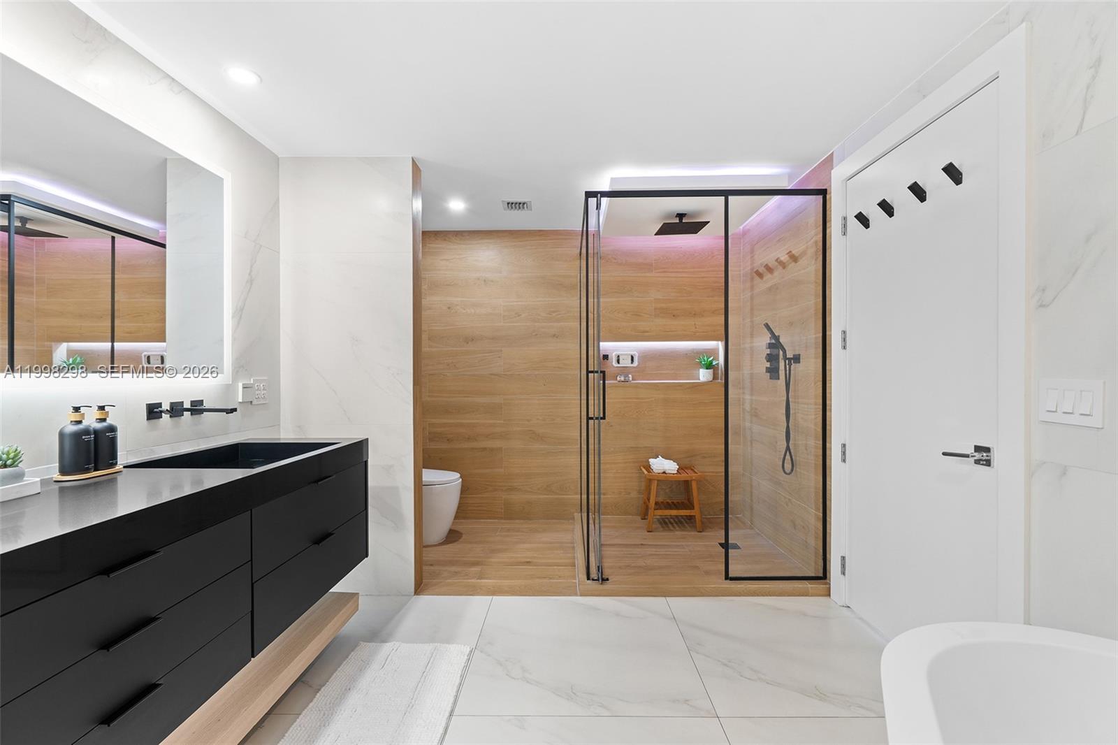 ARIA ON THE BAY CONDO - Residential