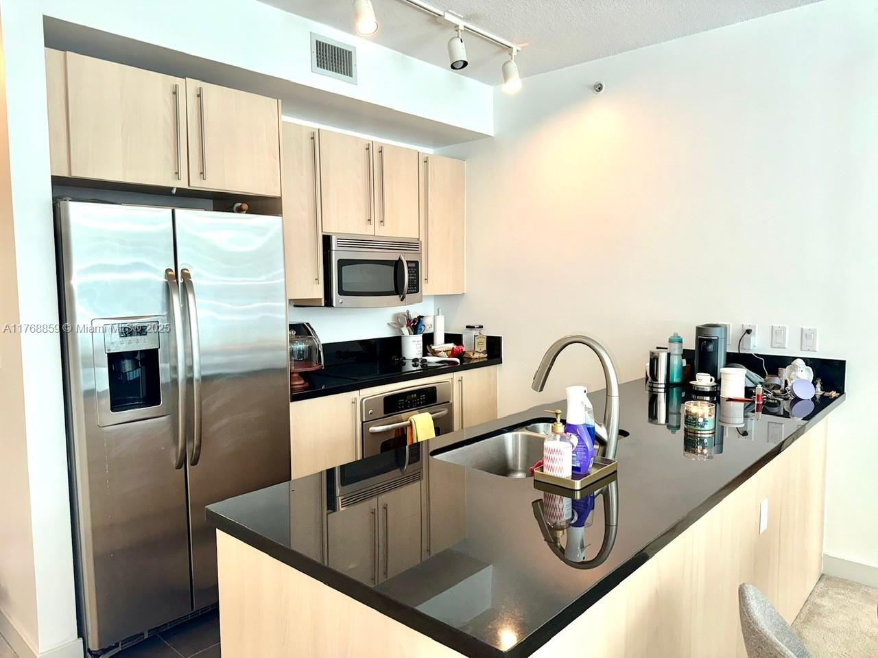 Rental Property at 1111 Sw 1st Ave 1015, Miami, Broward County, Florida - Bedrooms: 1 
Bathrooms: 1  - $2,750 MO.
