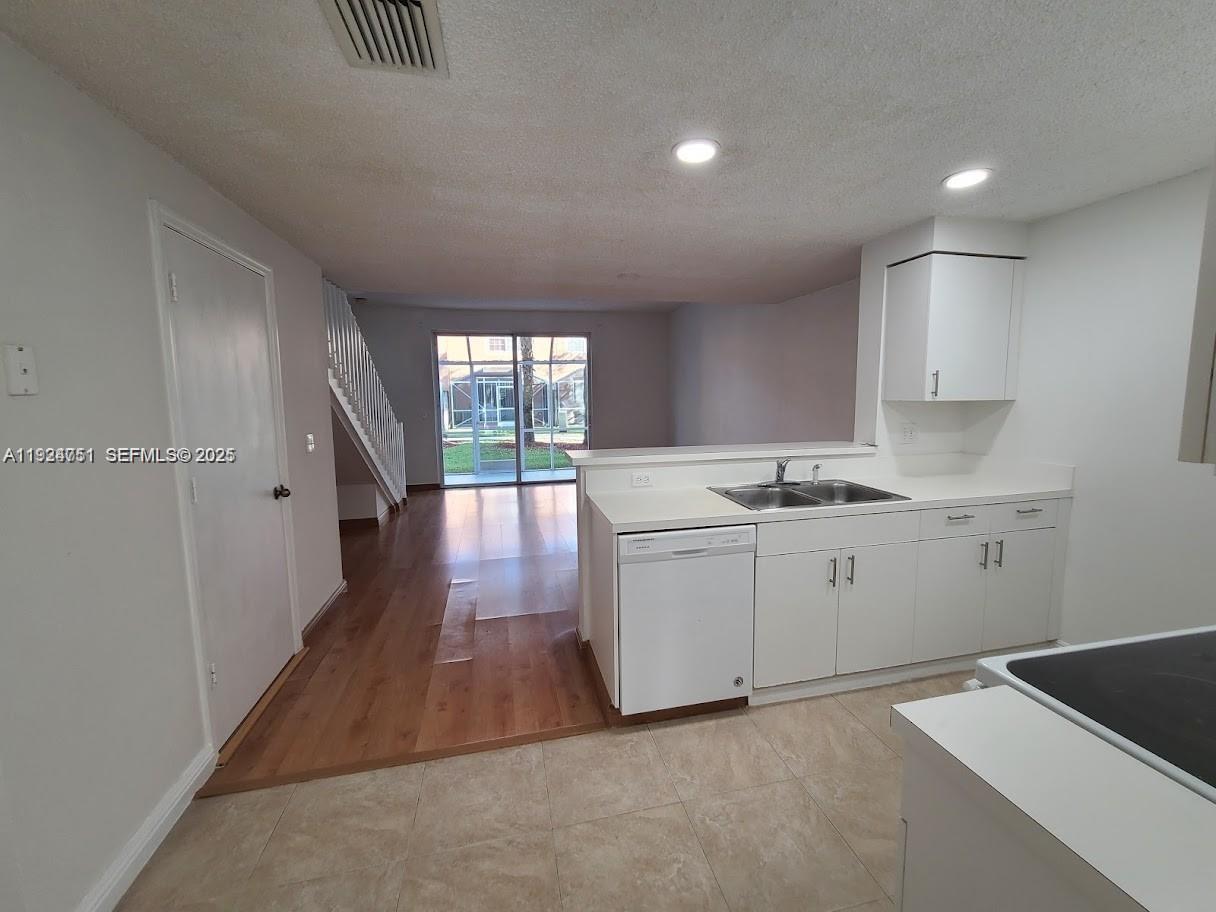 SECTORS 3 & 4 BOUNDARY PL - Residential Lease