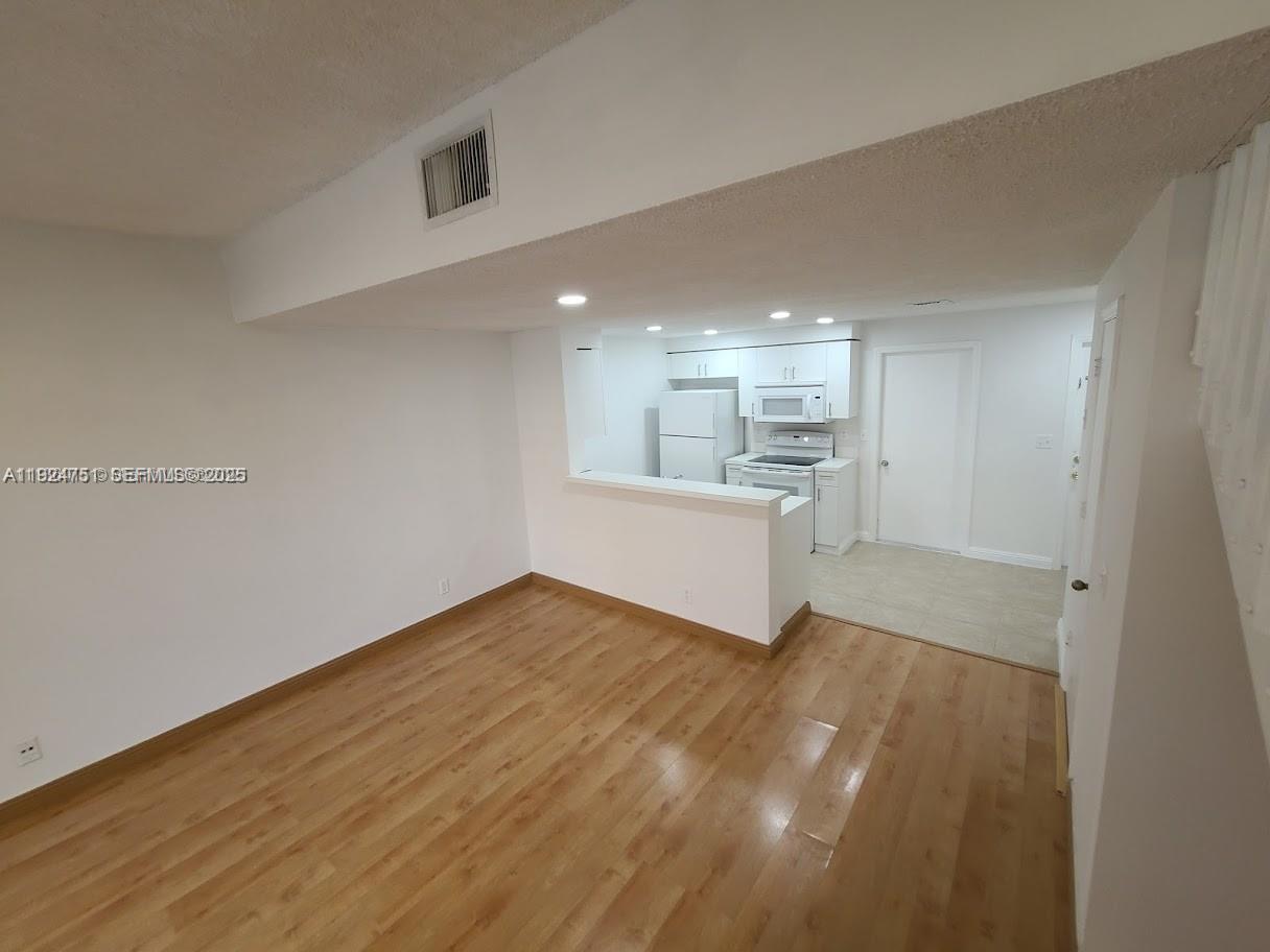 SECTORS 3 & 4 BOUNDARY PL - Residential Lease