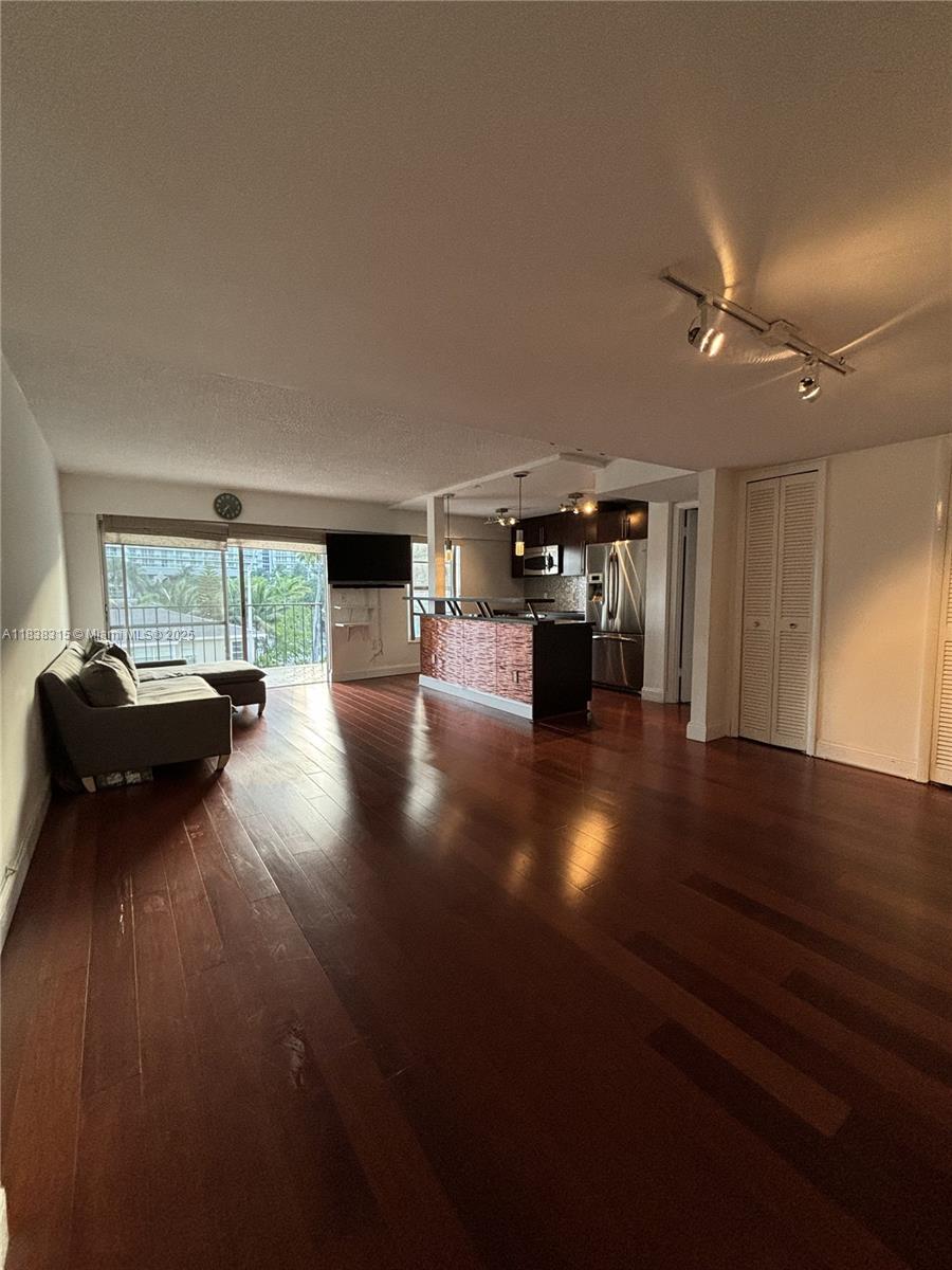 1455 West Ave 403