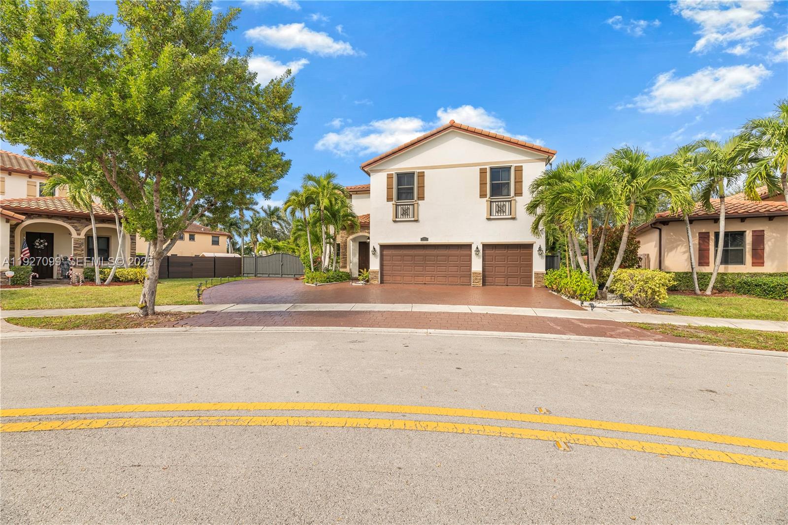 BAYWINDS OF DOMINICA AND - Residential