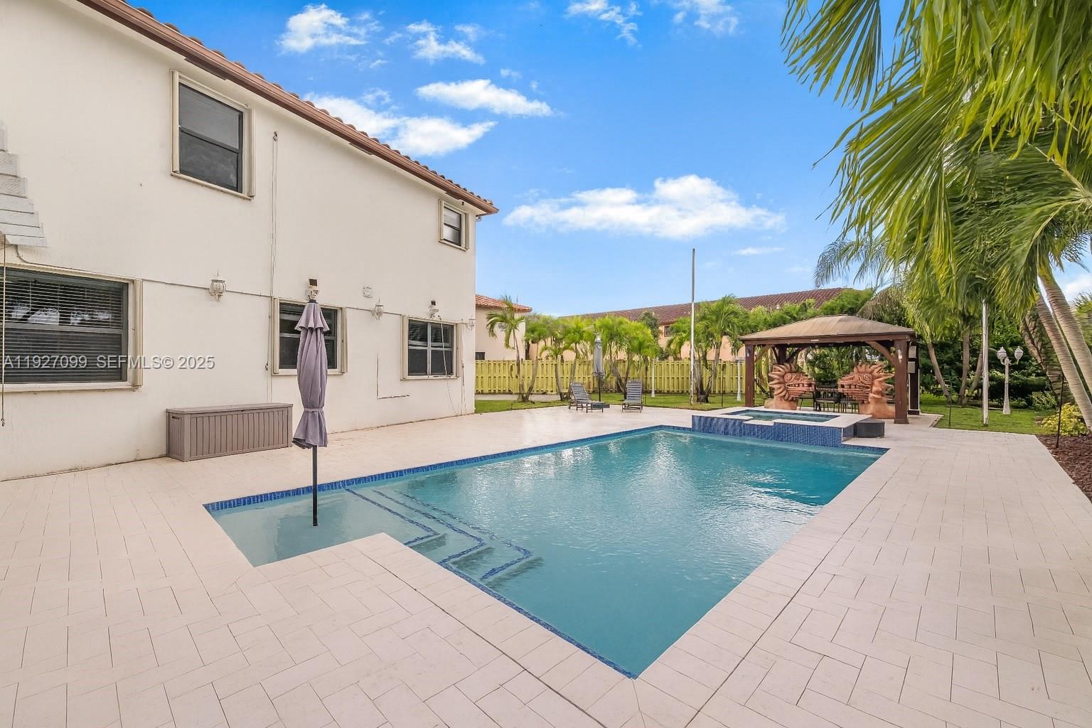 BAYWINDS OF DOMINICA AND - Residential