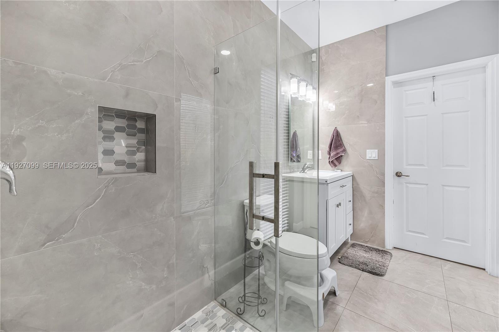 BAYWINDS OF DOMINICA AND - Residential