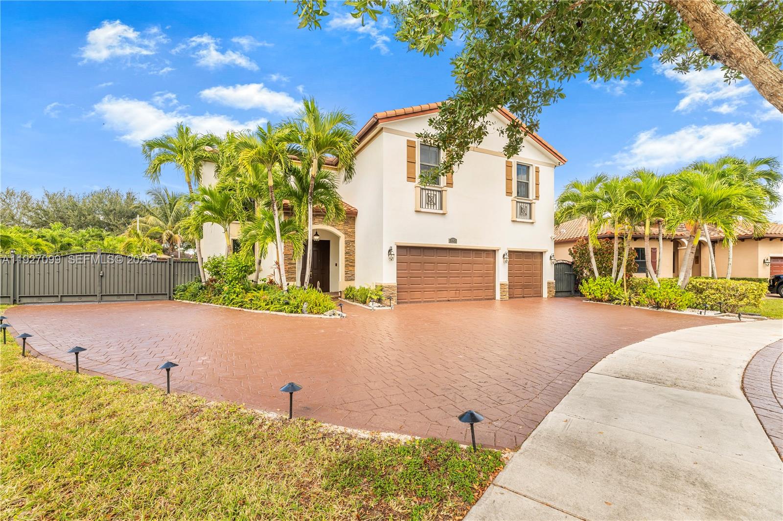 BAYWINDS OF DOMINICA AND - Residential