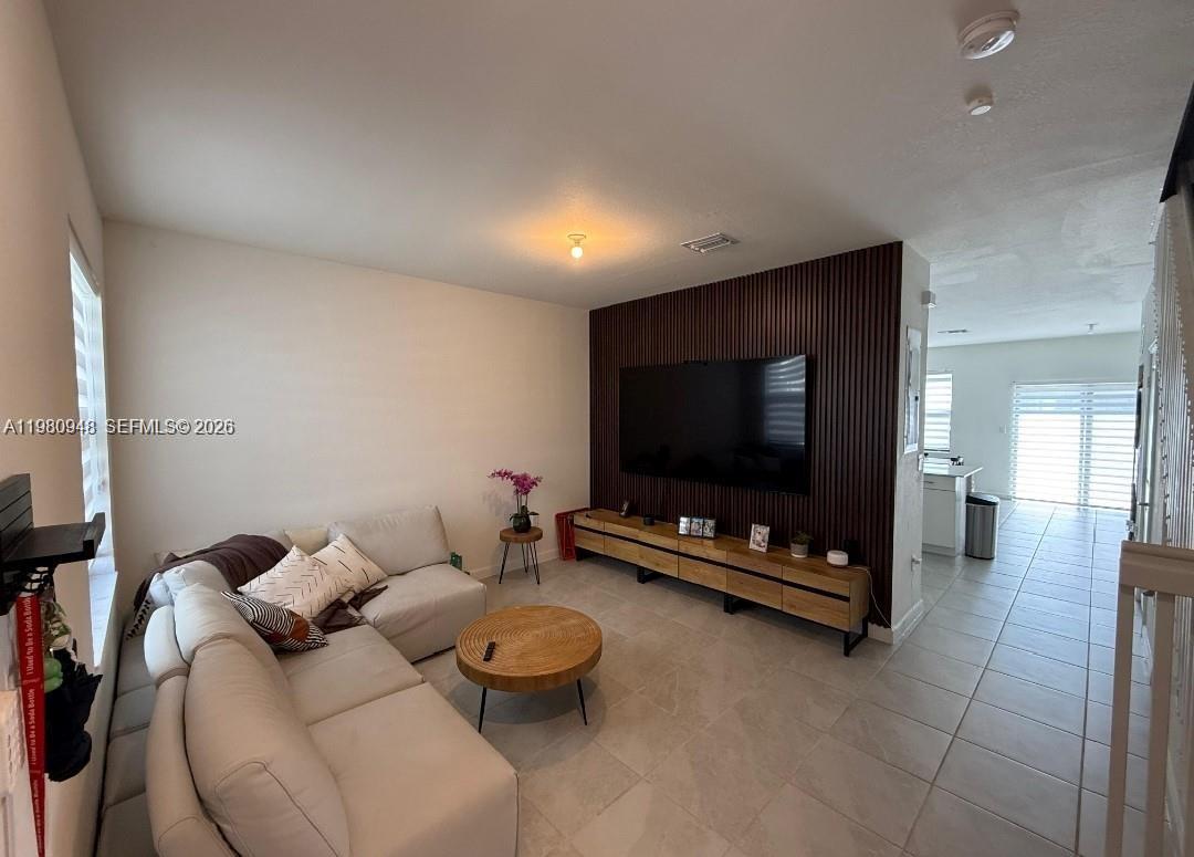 ¤ENCLAVE SOUTH PHASE 2 - Residential