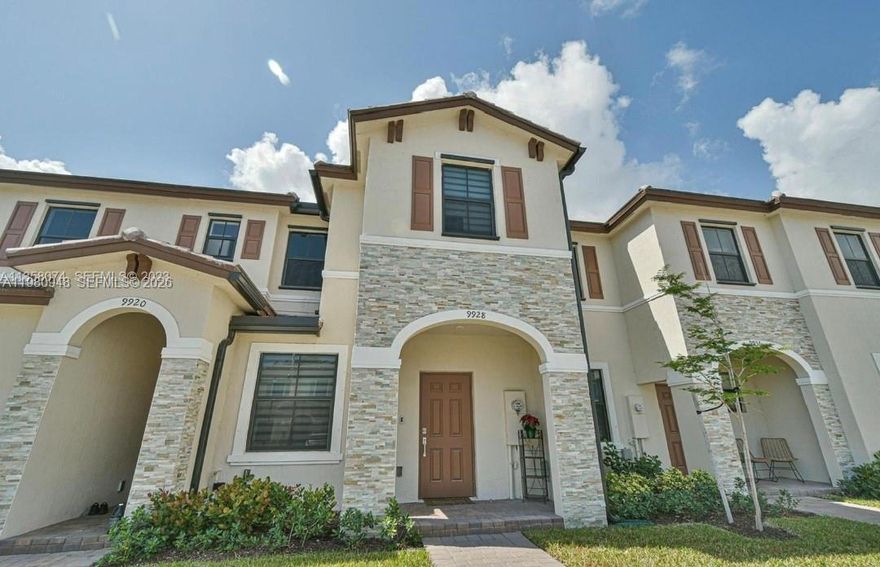 Beautiful townhouse in Cutler Bay featuring 3 bedrooms, 2.5 bathrooms, and 1,362 sqft of living space. This well-maintained home offers a spacious layout, modern kitchen, comfortable living areas, and a private patio—perfect for relaxing or entertaining. Conveniently located near parks, shopping, dining, and major highways.