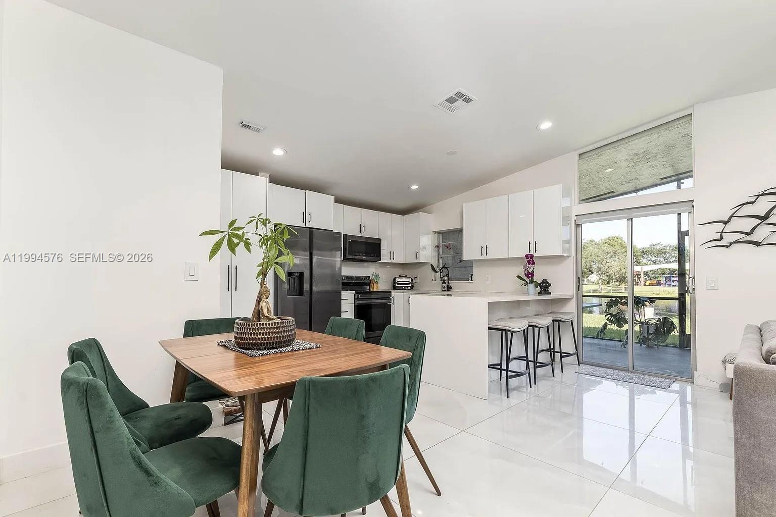 WOODGATE CONDOMINIUM 43 - Residential Lease