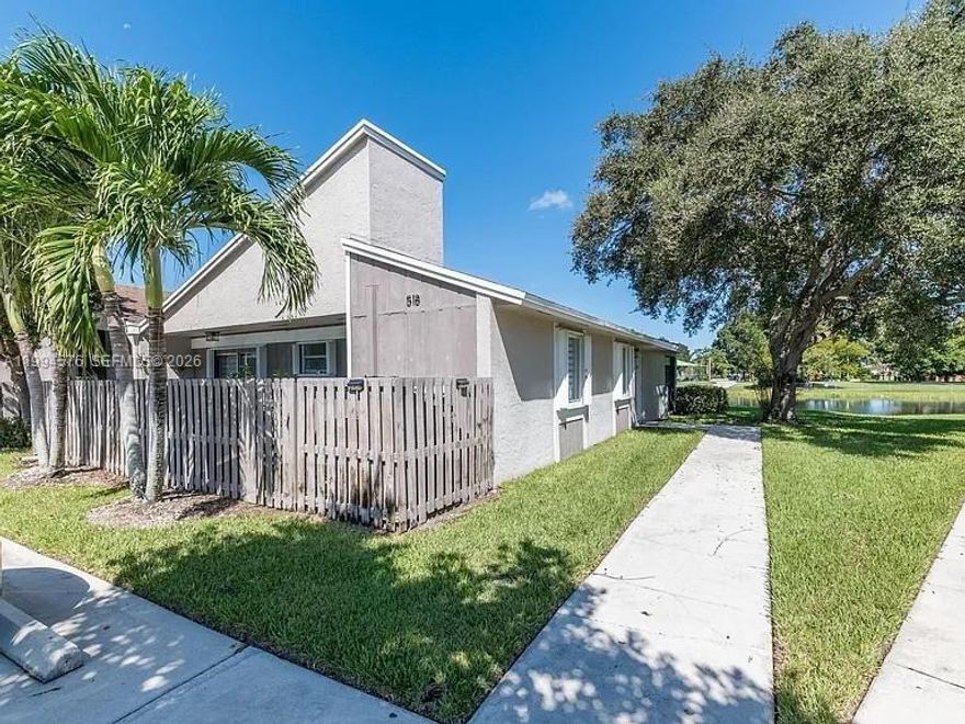 A fully renovated single story home, featuring 3 bedrooms and 2 modern bathrooms. It offers an open -concept designer kitchen, bright and airy living spaces, terraces, and a spectacular lake view. Conveniently located near excellent schools, in a peaceful and welcoming neighborhood. Furniture no included.