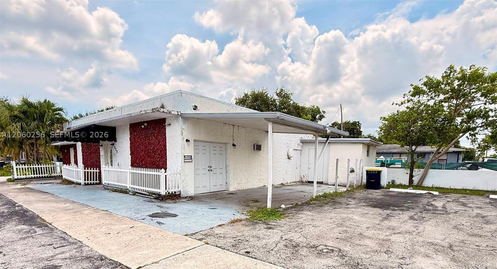 Photo of 608 SW 12th Ave, Dania Beach, FL 33004 (MLS # A12060256)