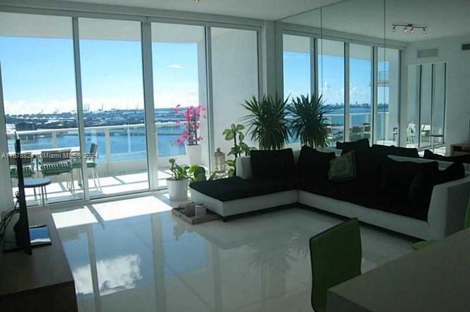2020 N Bayshore Dr 2204