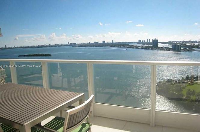 2020 N Bayshore Dr 2204
