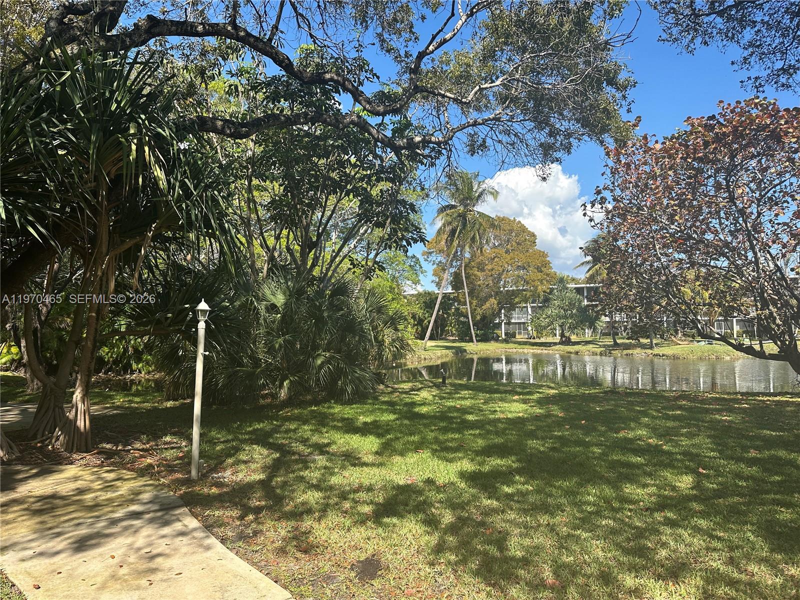 DEERFIELD LAKE CONDOMINIU - Residential