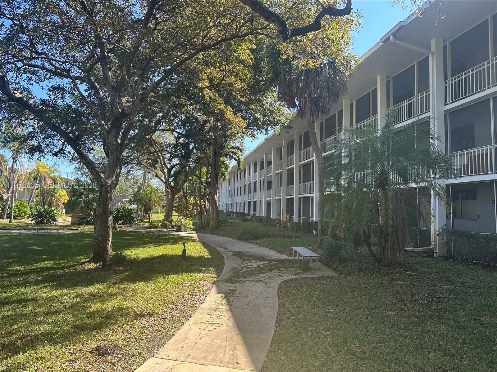 DEERFIELD LAKE CONDOMINIU - Residential