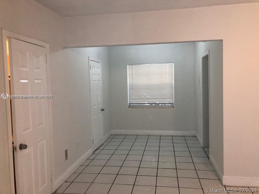 Spacious 2 bed/ 1 bath corner unit with tile wood floors throughout, comfortable kitchen, central A/C, screened in porch, and quiet 4 unit building. Lots of storage space! Minutes from parks, beach, expressways, transportation, and shopping centers.