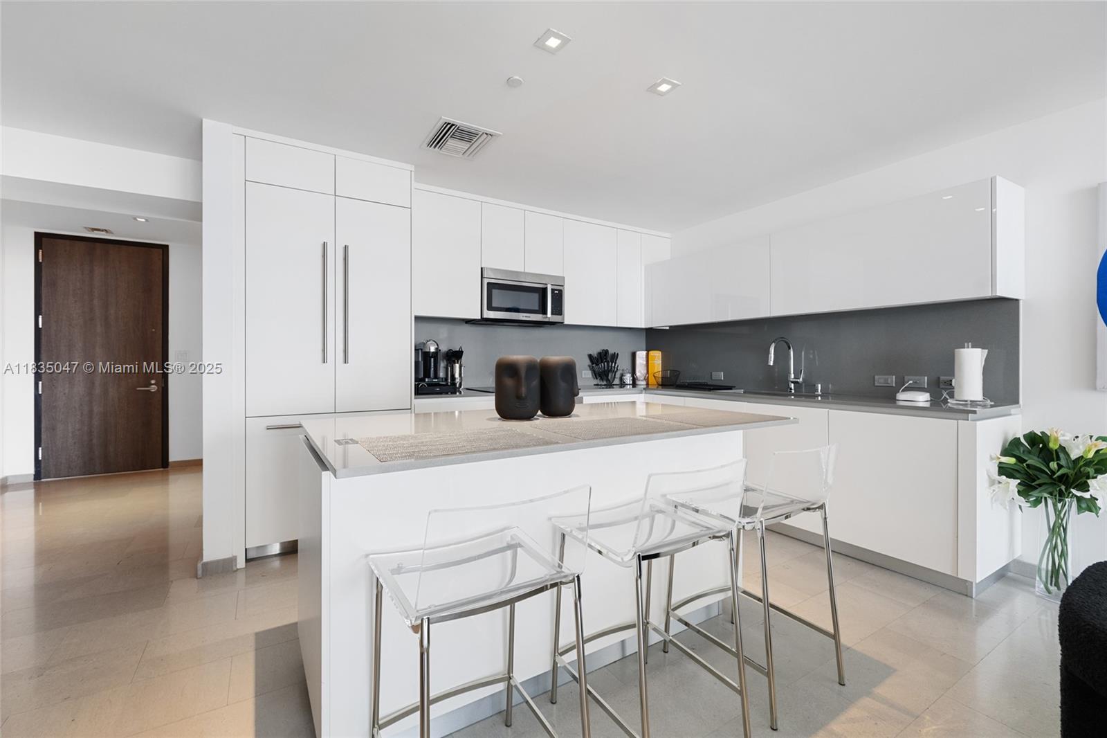88 SW 7th St 1010