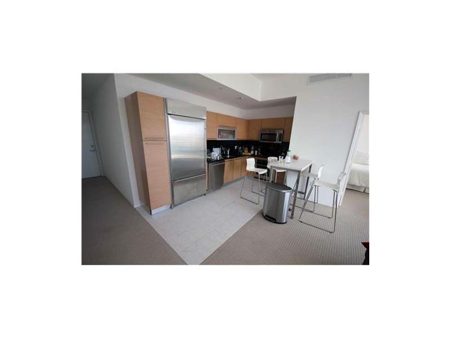 AMAZING 2/2 IN THE PLAZA ON BRICKELL! THIS UNIT HAS AMAZING BAY AND CITY VIEWS OVERLOOKING SOUTH. OPEN KITCHEN, TOP APPLICANCES, SPACIOUS LIVING ROOM WITH A BIG BALCONY.
