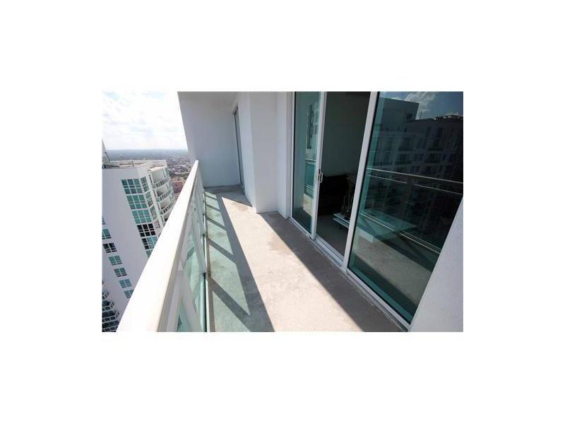 THE PLAZA 851 - Residential Lease