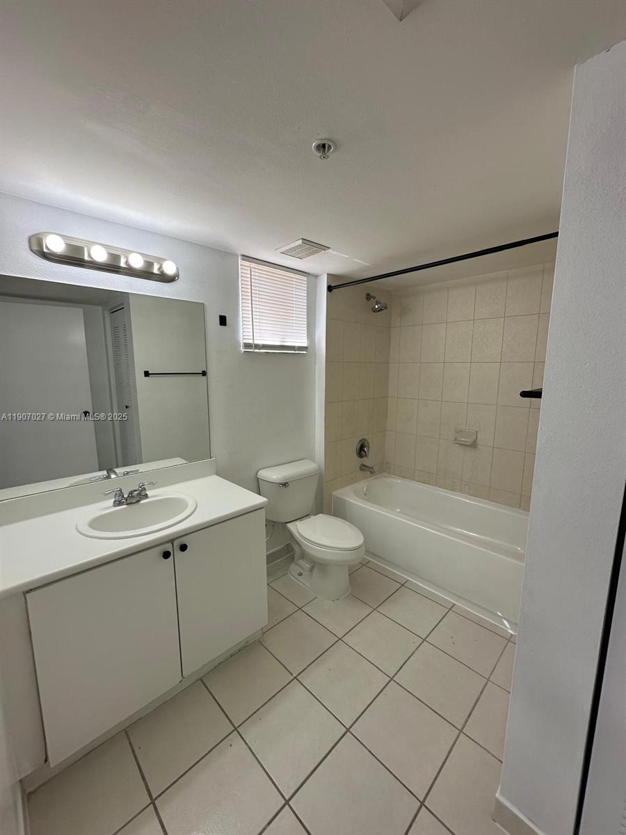 THE OAKS AT MIAMI GARDENS - Residential