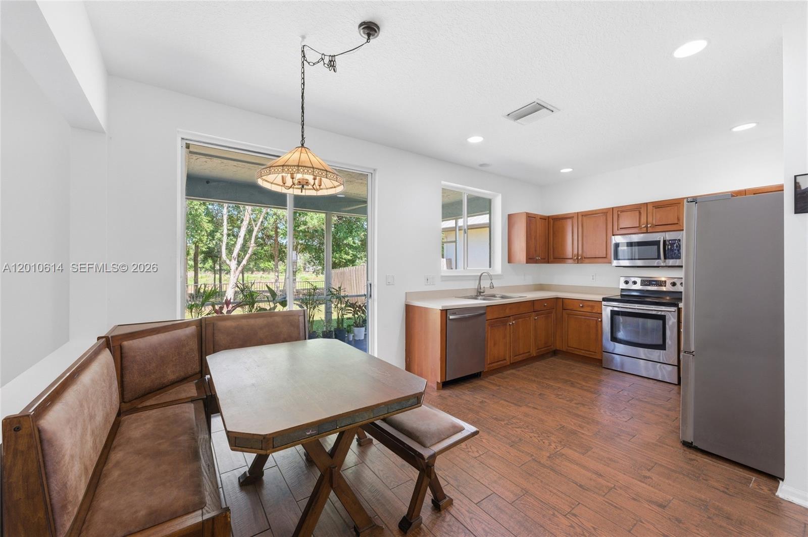 PALM POINTE - Residential